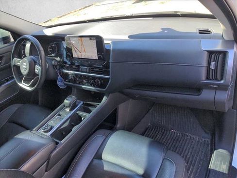 Used 2023 Nissan Pathfinder SL image 22