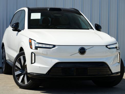 Used 2025 Volvo EX90 Plus image 4