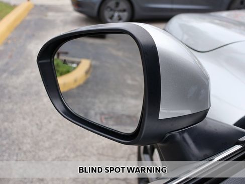 Used 2023 Mitsubishi Outlander SE image 6