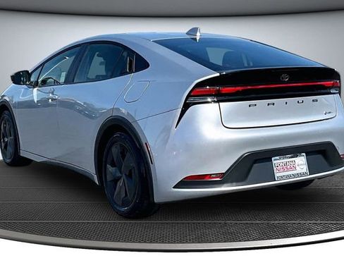 Used 2025 Toyota Prius LE image 4