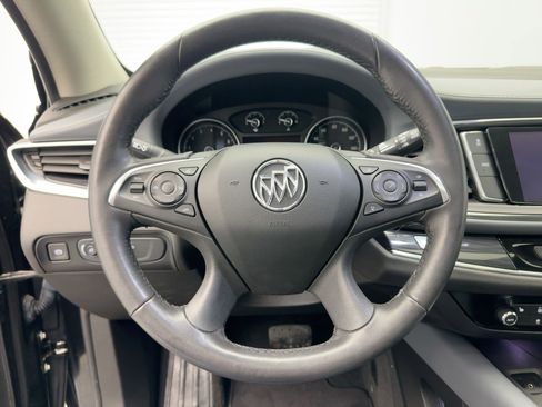 Used 2018 Buick Enclave Essence image 18