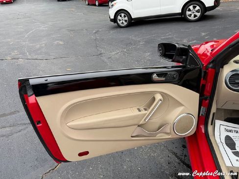 Used 2013 Volkswagen Beetle 2.0T image 5