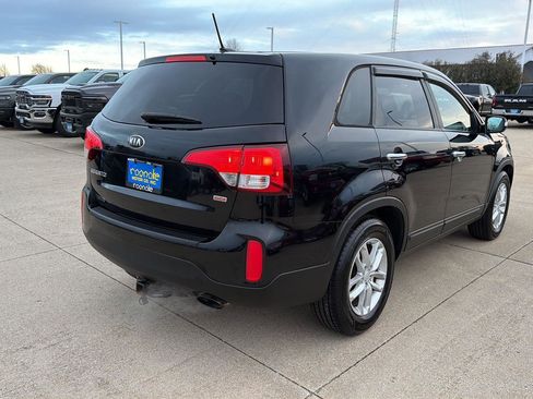 Used 2014 Kia Sorento LX image 11