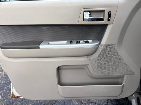 Used 2010 Mercury Mariner 4WD image 18