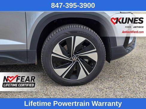 Used 2023 Volkswagen Taos SE AWD/4WD image 9