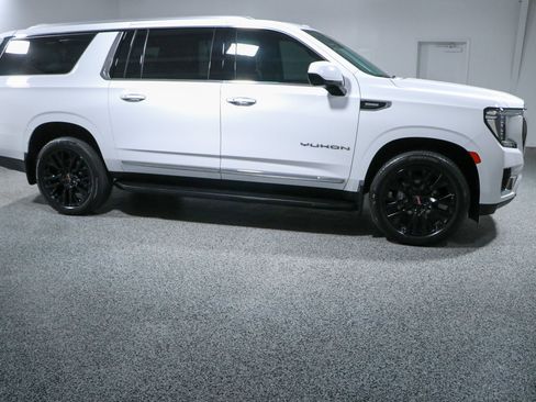 Used 2023 GMC Yukon XL SLT AWD/4WD image 6