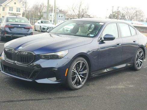 New 2026 BMW 550e xDrive w/ Executive Package image 4