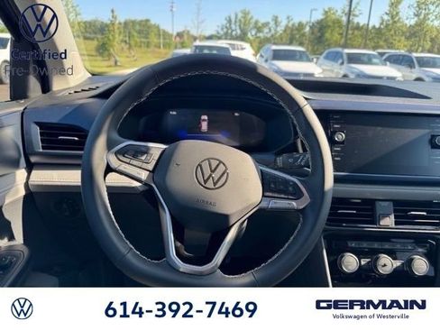 Certified 2024 Volkswagen Taos SE image 12