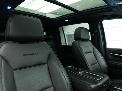 Used 2023 GMC Yukon XL Denali image 14
