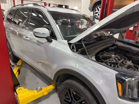 Used 2023 Kia Telluride EX X-Line image 3