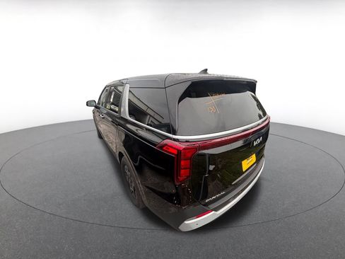 Used 2026 Kia Carnival FWD image 4