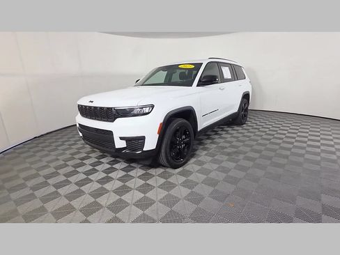 Used 2023 Jeep Grand Cherokee L Laredo RWD image 49