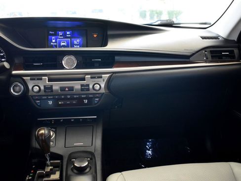 Used 2014 Lexus ES 350 w/ Luxury Package FWD image 15