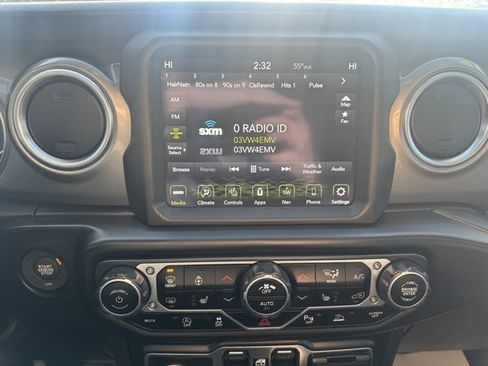 Used 2022 Jeep Wrangler Unlimited Sahara w/ Cold Weather Group image 20