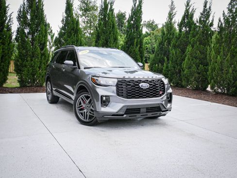 Used 2026 Ford Explorer ST AWD/4WD image 2