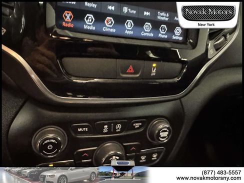 Used 2022 Jeep Cherokee Limited AWD/4WD image 23