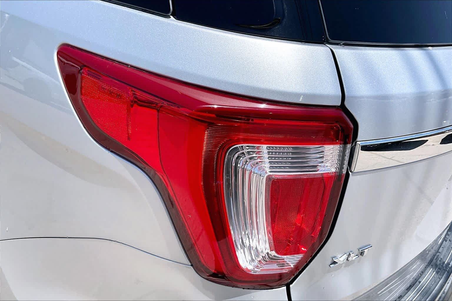 Used 2019 Ford Explorer XLT w/ Equipment Group 201A FWD image 28