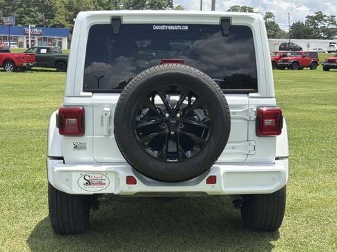 Used 2022 Jeep Wrangler Unlimited Sahara AWD/4WD image 8