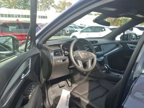 Used 2025 Cadillac XT5 Luxury image 8
