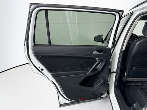 Used 2021 Volkswagen Tiguan SE w/ Panoramic Sunroof Package image 26