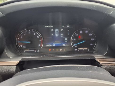 Used 2021 Ford Explorer Limited w/ Equipment Group 301A AWD/4WD image 18
