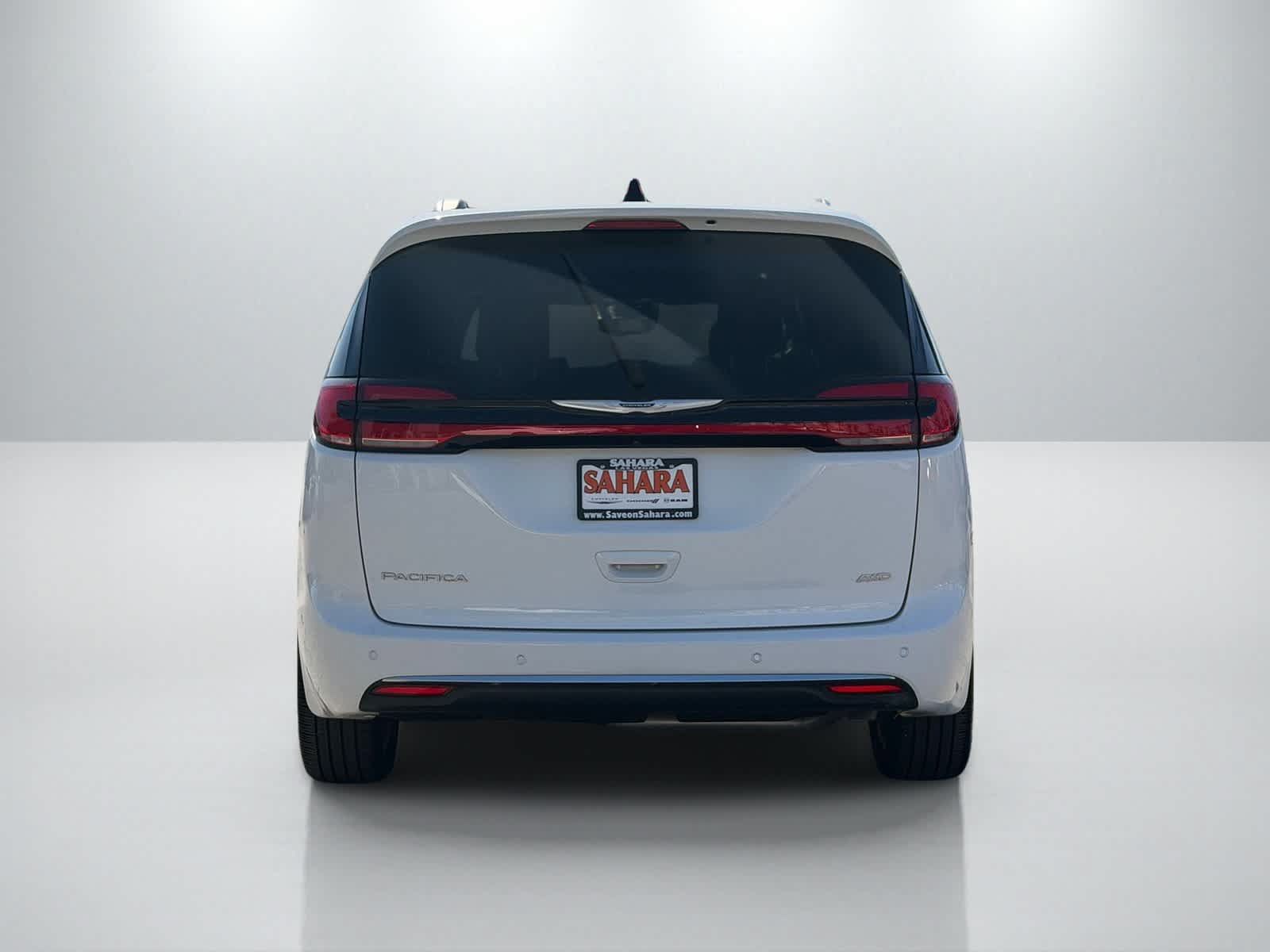 Used 2024 Chrysler Pacifica Pinnacle AWD/4WD image 5