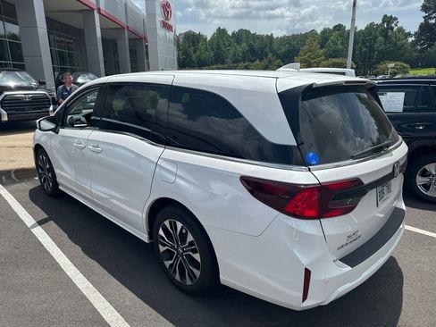 Used 2025 Honda Odyssey Elite image 3