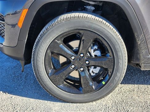 New 2025 Jeep Grand Cherokee Altitude image 7