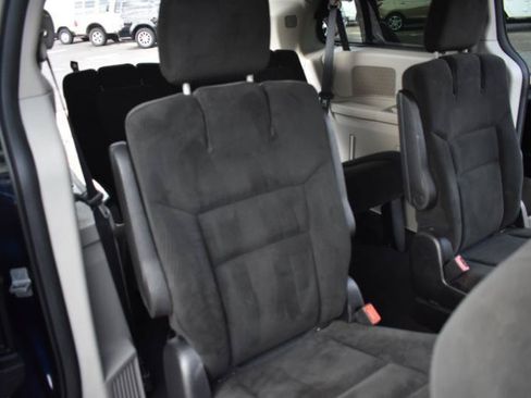 Used 2016 Dodge Grand Caravan SXT FWD image 10