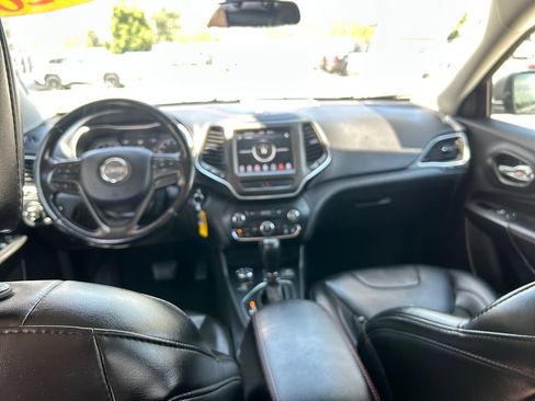 Used 2020 Jeep Cherokee Trailhawk AWD/4WD image 12
