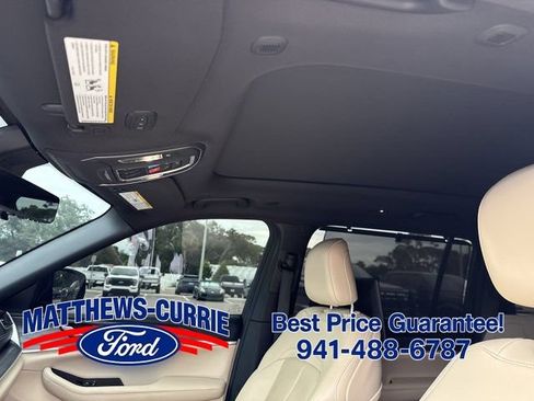 Used 2023 Jeep Grand Cherokee L Limited w/ Luxury Tech Group II AWD/4WD image 11