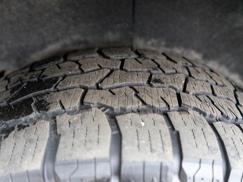 Used 2023 GMC Yukon AT4 w/ AT4 Premium Package image 41