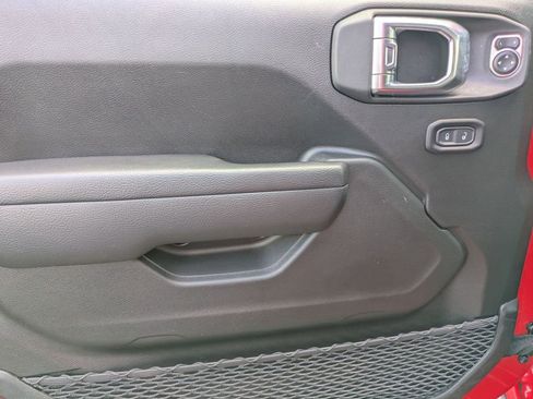 Used 2025 Jeep Wrangler Unlimited Rubicon image 11