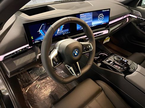 New 2026 BMW 550e xDrive w/ Executive Package image 26