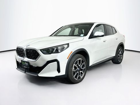 Used 2026 BMW X2 xDrive28i AWD/4WD image 3