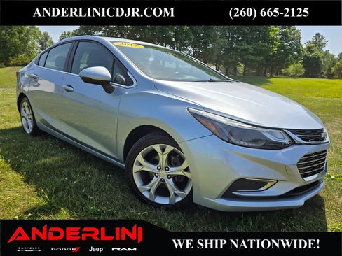 Used 2017 Chevrolet Cruze Premier FWD image 1