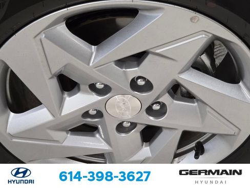 Used 2026 Hyundai Kona SE FWD image 13