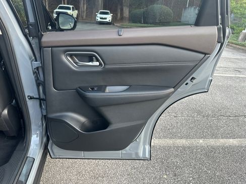 Certified 2022 Nissan Rogue Platinum w/ Head-Up Display Package image 16