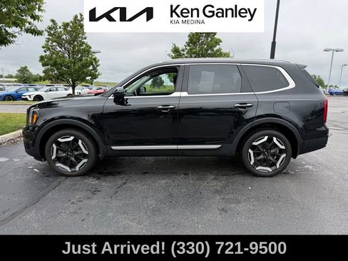 Certified 2024 Kia Telluride S w/ S Sunroof Package AWD/4WD image 2