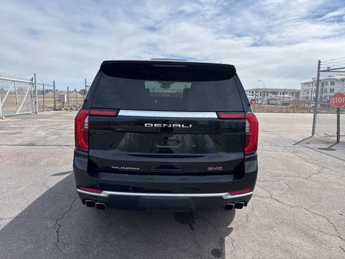 Used 2025 GMC Yukon Denali w/ Advanced Technology Package image 5