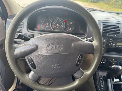 Used 2003 Kia Sedona LX FWD image 13
