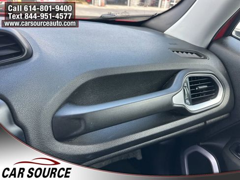 Used 2018 Jeep Renegade Latitude AWD/4WD image 16