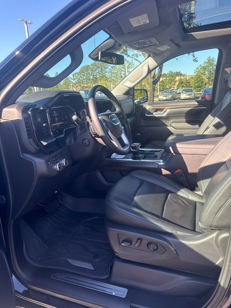 Used 2024 GMC Sierra 1500 SLT w/ SLT Premium Plus Package AWD/4WD image 8