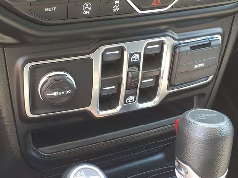 Used 2023 Jeep Gladiator Sport AWD/4WD image 31