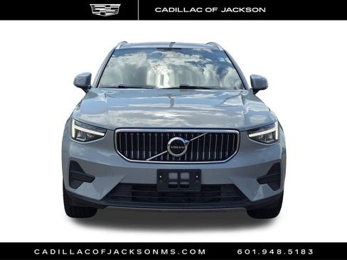 Used 2024 Volvo XC40 B5 Core image 2