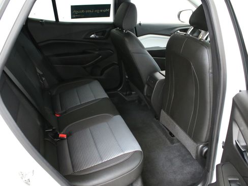 Certified 2025 Chevrolet Trax LT w/ Driver Confidence Package FWD image 25