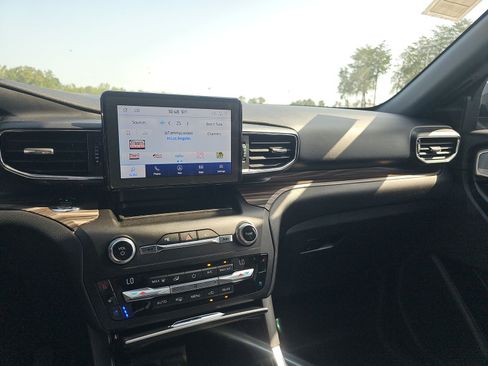 Used 2020 Ford Explorer Limited AWD/4WD image 6
