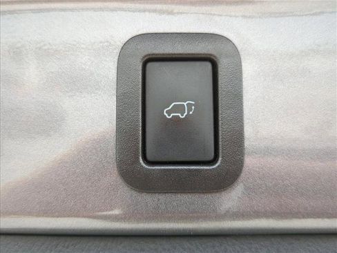 Used 2019 Toyota Highlander Limited image 19