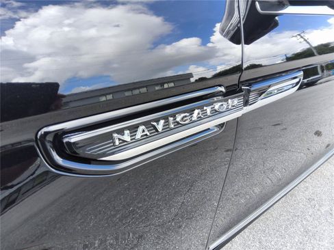 Used 2022 Lincoln Navigator L Reserve AWD/4WD image 10