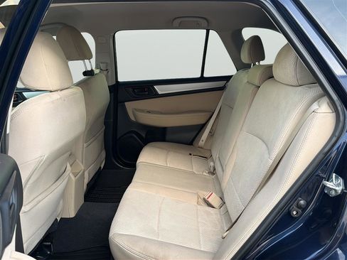 Used 2018 Subaru Outback 2.5i AWD/4WD image 16